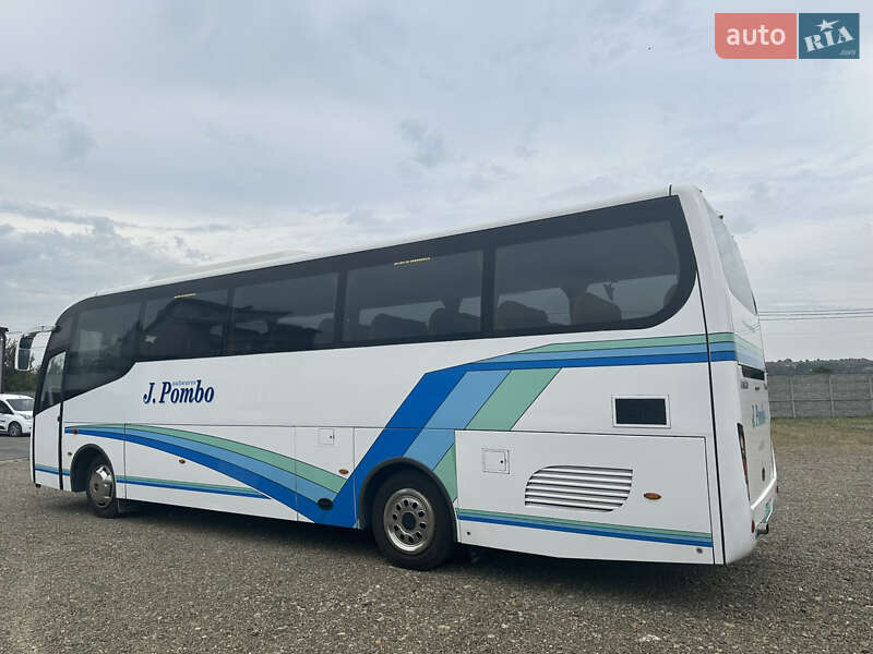 Туристичний / Міжміський автобус Iveco EuroCargo 2009 в Чернівцях