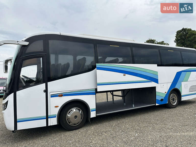 Туристичний / Міжміський автобус Iveco EuroCargo 2009 в Чернівцях