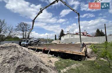 Бетононасос Iveco EuroTrakker 2012 в Киеве