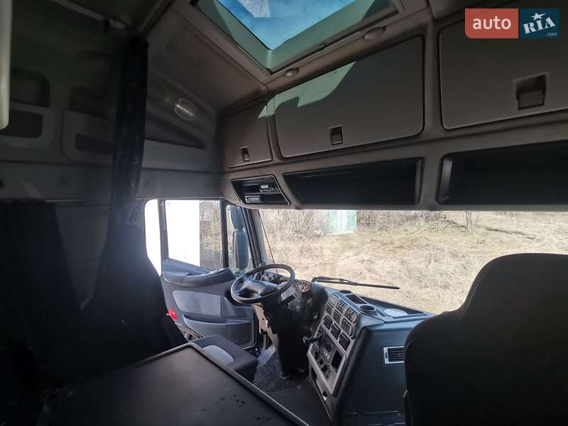 Тягач Iveco Magirus 2012 в Каменец-Подольском