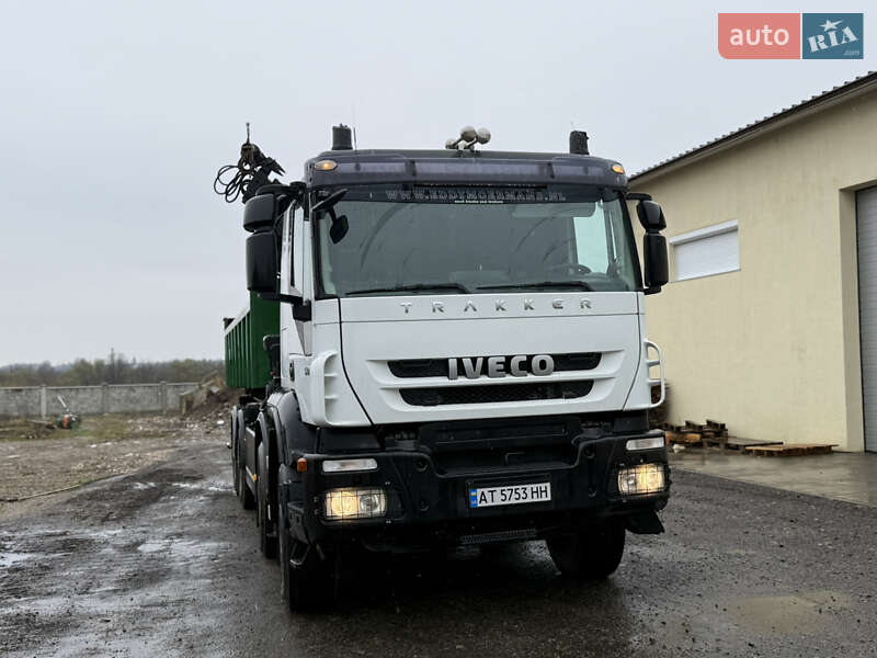 Самосвал Iveco Trakker 2011 в Долине