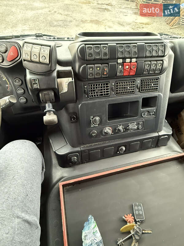Самосвал Iveco Trakker 2011 в Долине