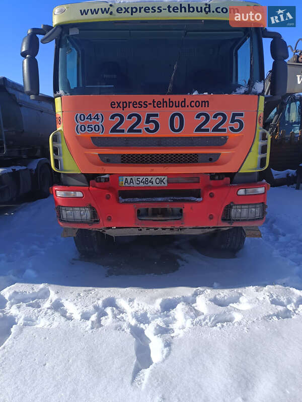 Самосвал Iveco Trakker 2008 в Киеве