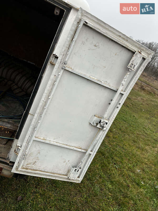 Пикап ИЖ 2715 1991 в Тростянце