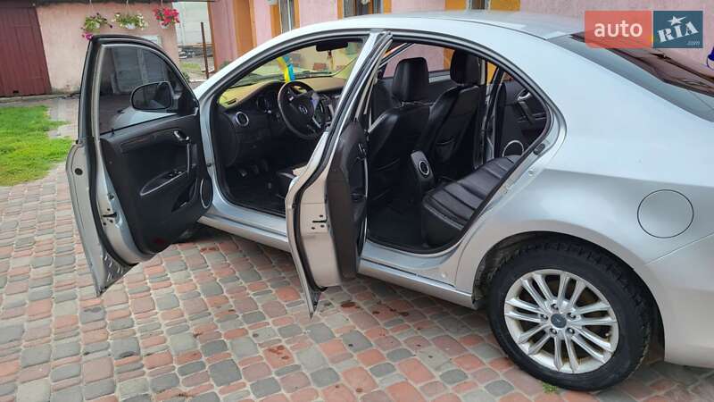 Седан JAC J5 2013 в Кременці