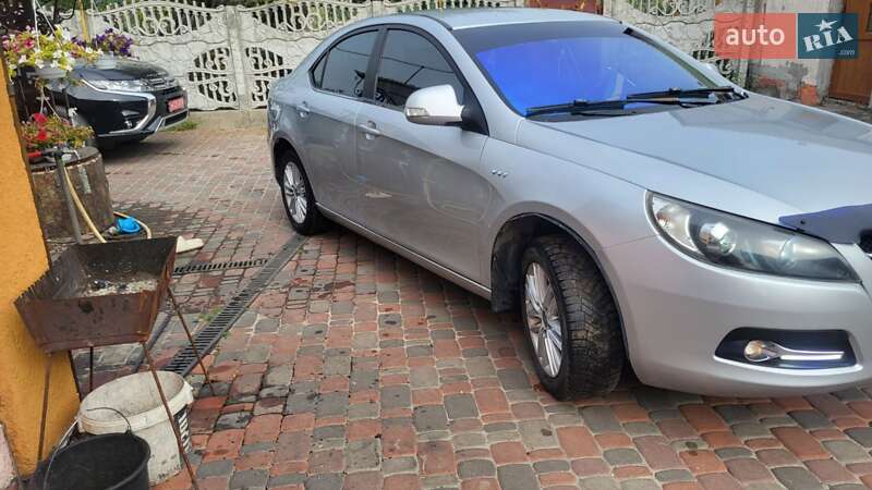 Седан JAC J5 2013 в Кременці