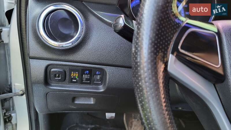 Седан JAC J5 2013 в Кременці