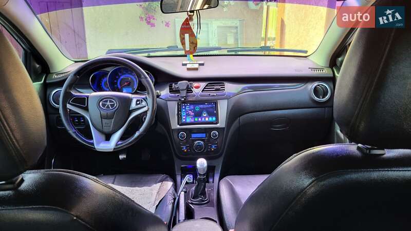 Седан JAC J5 2013 в Кременці