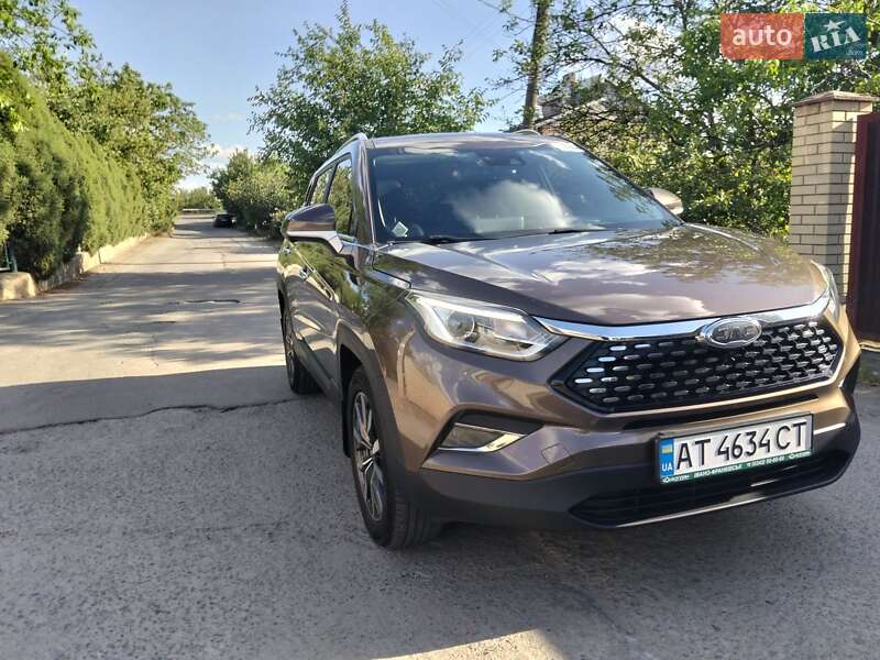 Позашляховик / Кросовер JAC S4 2020 в 