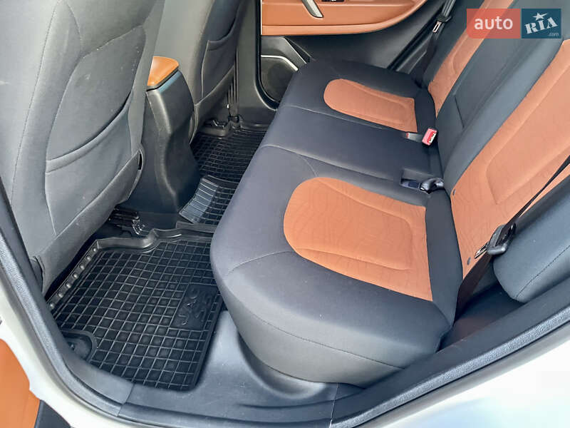 Позашляховик / Кросовер JAC S5 2014 в Запоріжжі фото 10 Позашляховик / Кросовер JAC S5 2014 в Запоріжжі