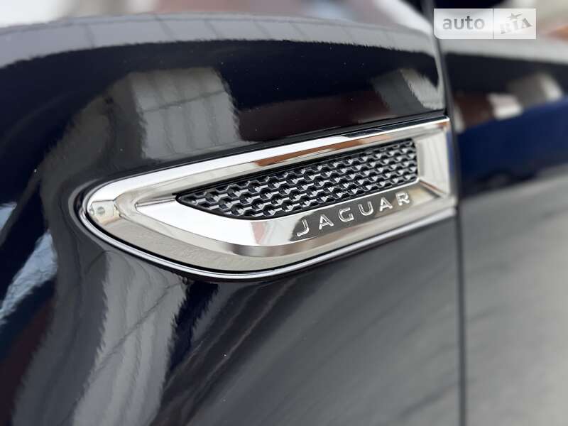 Внедорожник / Кроссовер Jaguar E-Pace 2019 в Киеве