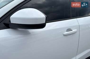 Позашляховик / Кросовер Jaguar E-Pace 2019 в 