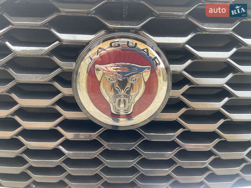 Внедорожник / Кроссовер Jaguar E-Pace 2018 в Тернополе