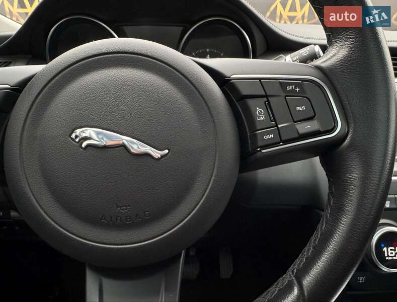Позашляховик / Кросовер Jaguar E-Pace 2018 в Києві