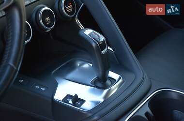Позашляховик / Кросовер Jaguar E-Pace 2019 в 