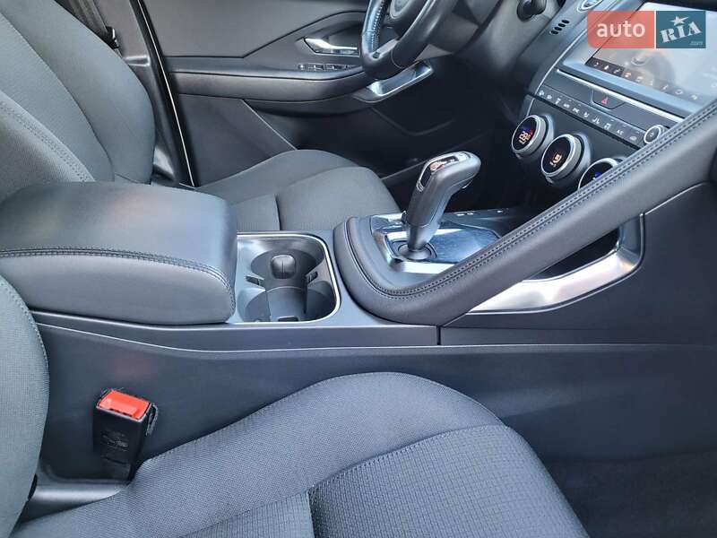 Внедорожник / Кроссовер Jaguar E-Pace 2019 в Киеве