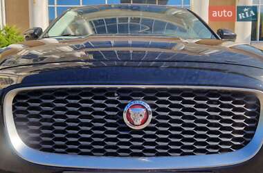 Внедорожник / Кроссовер Jaguar E-Pace 2019 в 