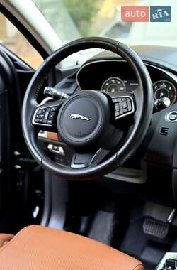 Внедорожник / Кроссовер Jaguar E-Pace 2020 в 