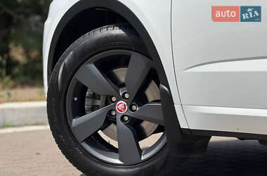 Внедорожник / Кроссовер Jaguar E-Pace 2019 в 