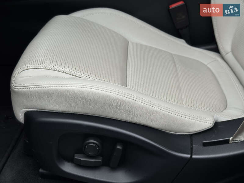 Позашляховик / Кросовер Jaguar E-Pace 2019 в Києві