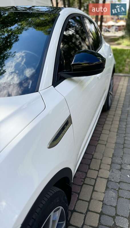 Позашляховик / Кросовер Jaguar E-Pace 2020 в Чернівцях