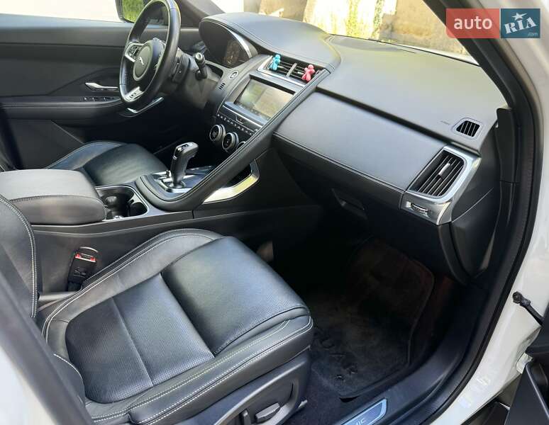 Позашляховик / Кросовер Jaguar E-Pace 2020 в Чернівцях