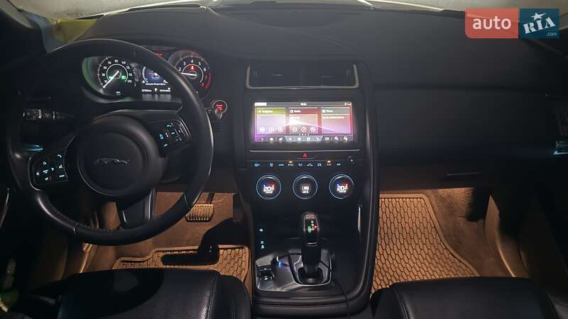 Позашляховик / Кросовер Jaguar E-Pace 2017 в Києві