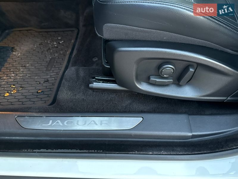 Позашляховик / Кросовер Jaguar E-Pace 2019 в Києві