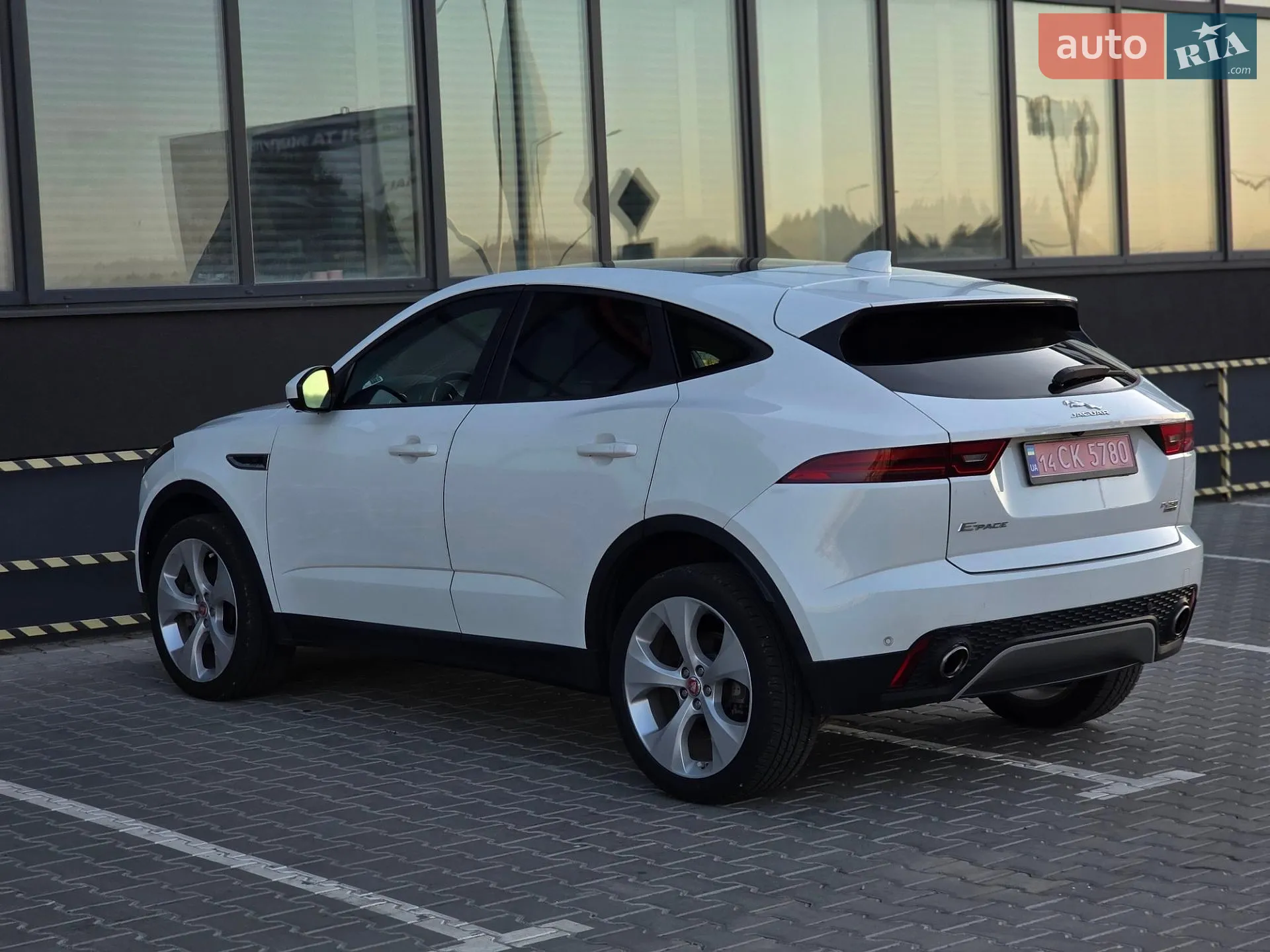 2019 Jaguar E-Pace - мініатюра 15