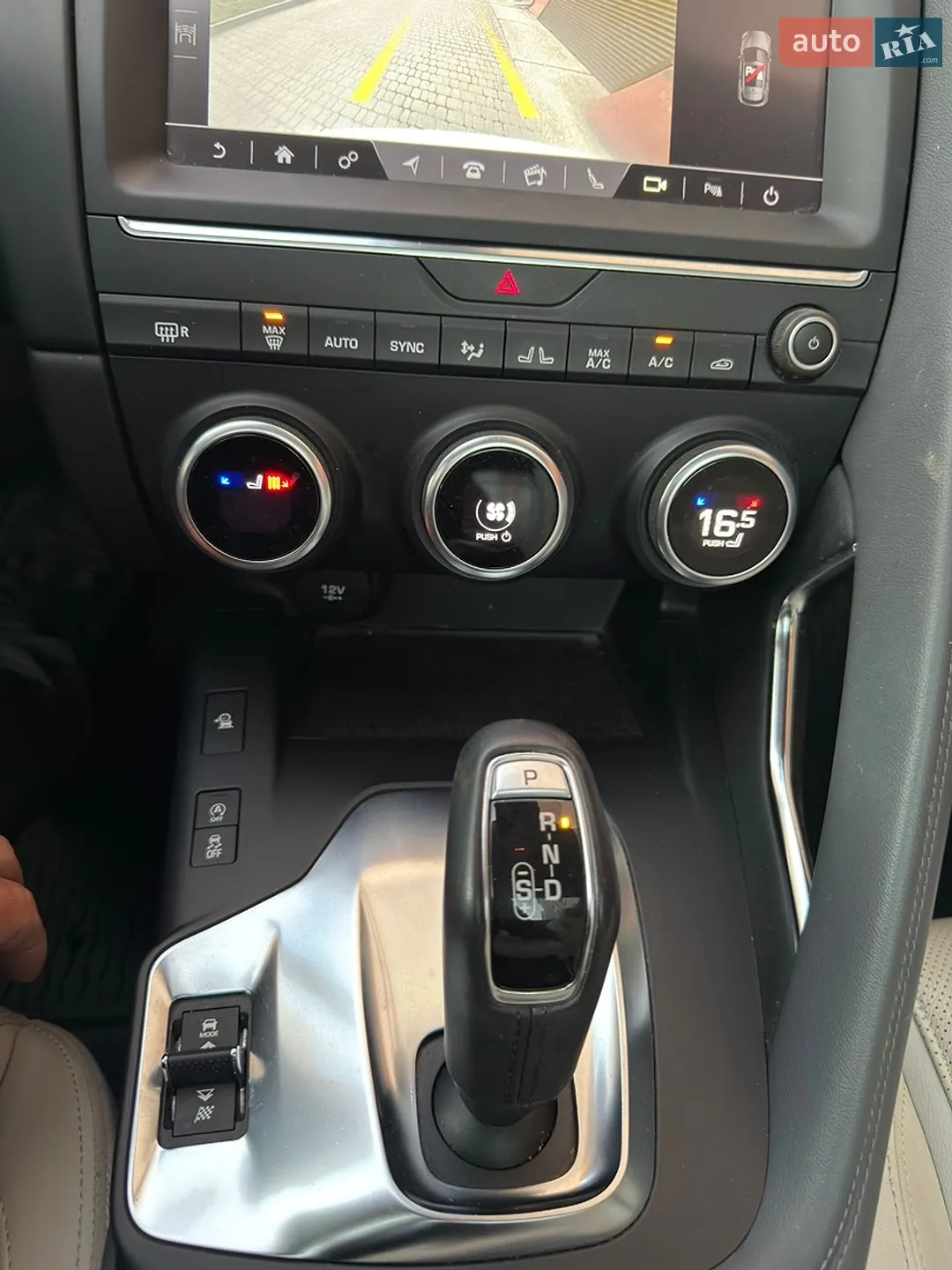2019 Jaguar E-Pace - мініатюра 31