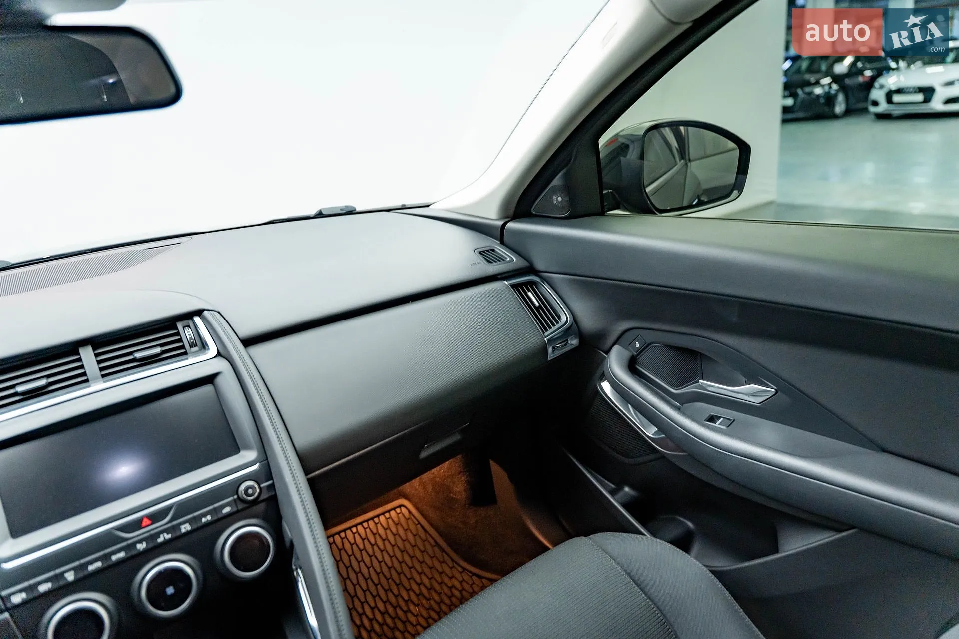 2019 Jaguar E-Pace - мініатюра 12