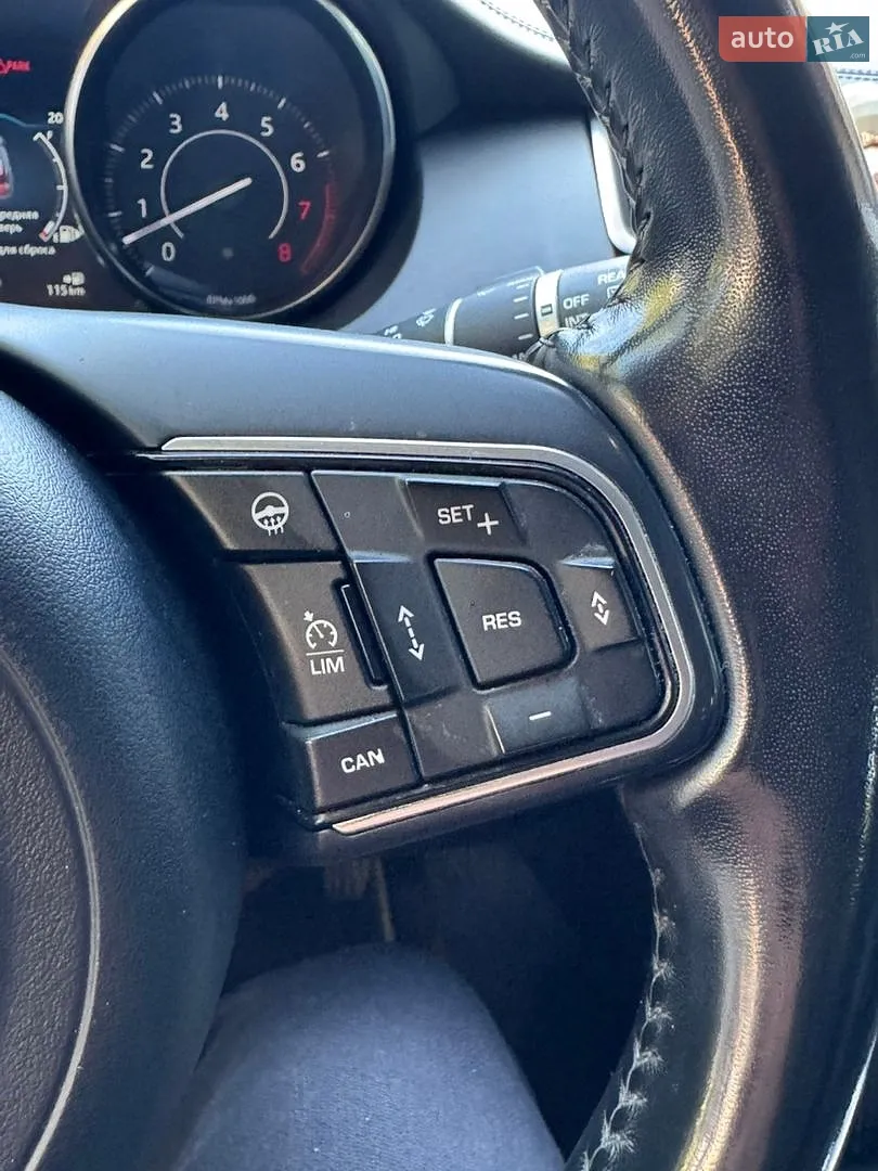 2017 Jaguar E-Pace - мініатюра 23