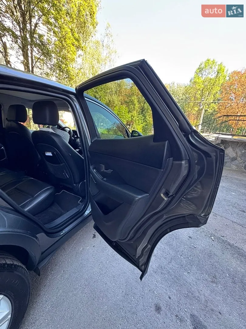 2017 Jaguar E-Pace - мініатюра 35