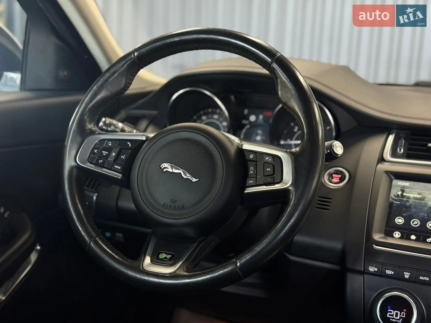 2020 Jaguar E-Pace - мініатюра 24