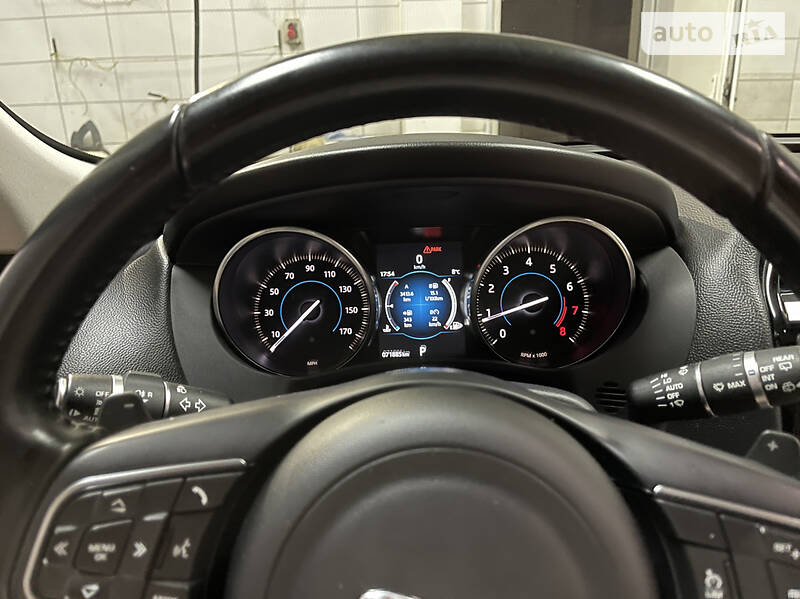 Внедорожник / Кроссовер Jaguar F-Pace 2017 в Черновцах