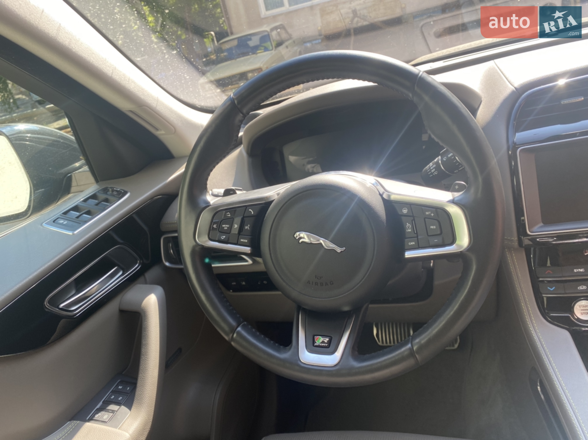 2017 Jaguar F-Pace - мініатюра 9