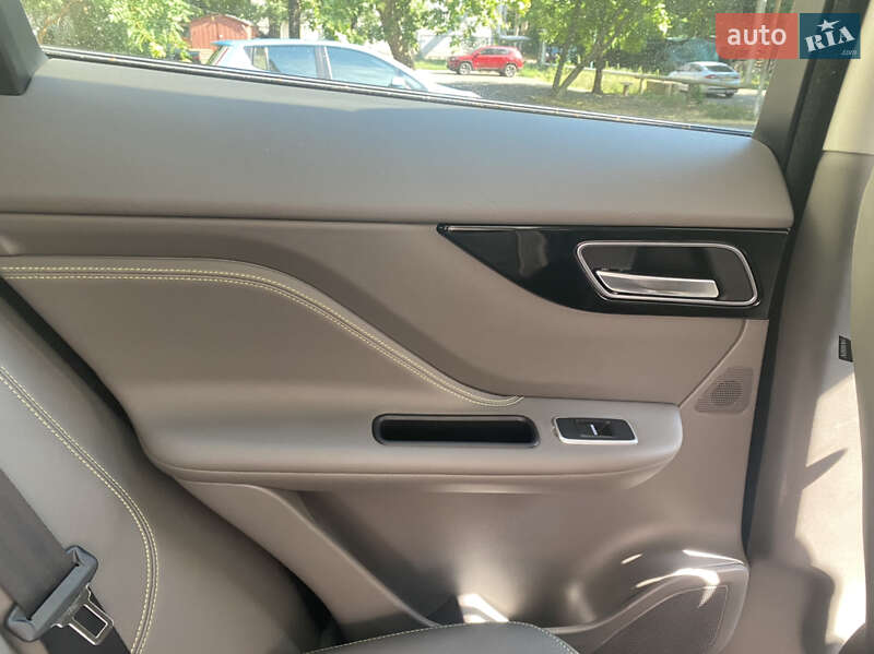 Внедорожник / Кроссовер Jaguar F-Pace 2017 в Одессе фото 13 Внедорожник / Кроссовер Jaguar F-Pace 2017 в Одессе