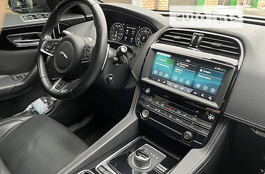 Внедорожник / Кроссовер Jaguar F-Pace 2018 в 