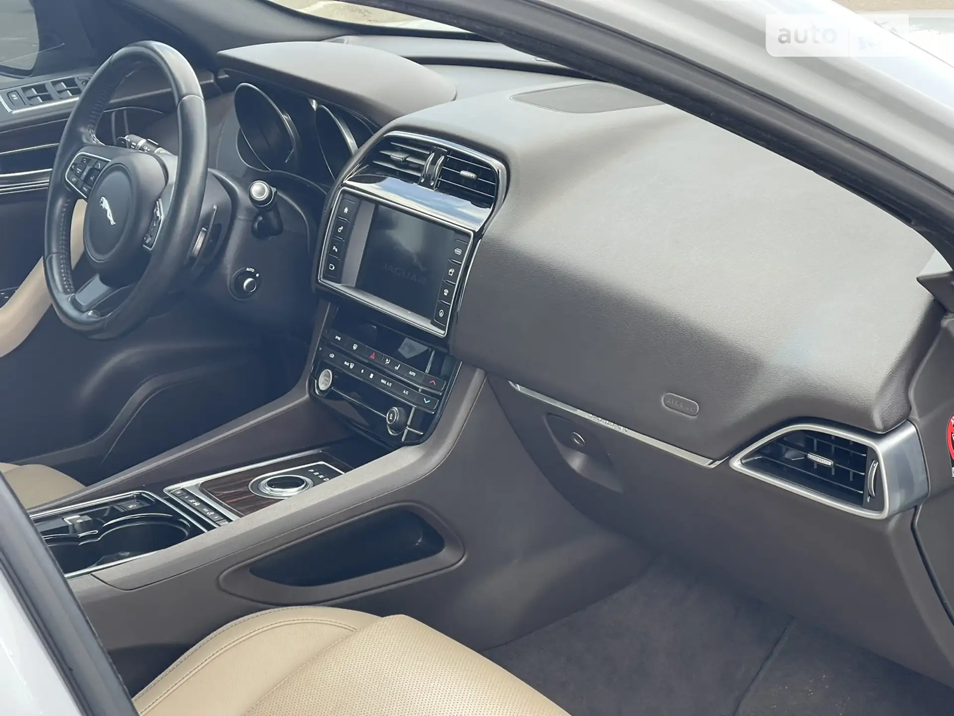 2016 Jaguar F-Pace - мініатюра 28