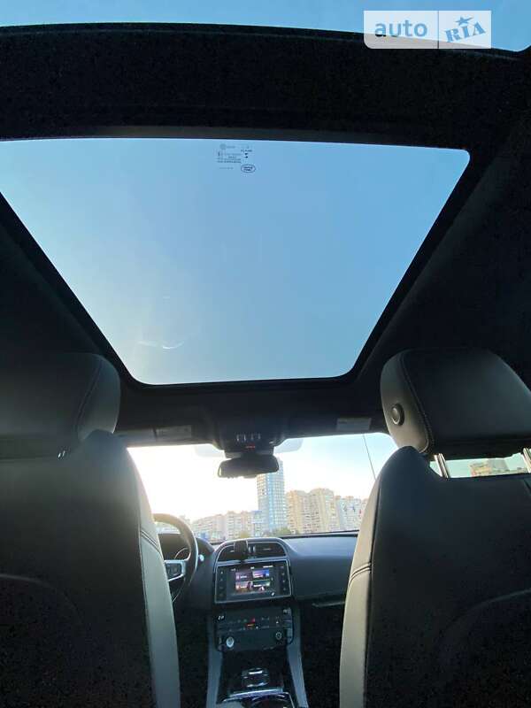 Внедорожник / Кроссовер Jaguar F-Pace 2016 в Харькове