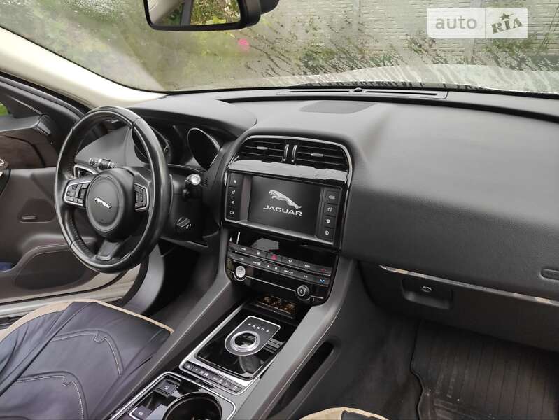 Внедорожник / Кроссовер Jaguar F-Pace 2016 в Николаеве