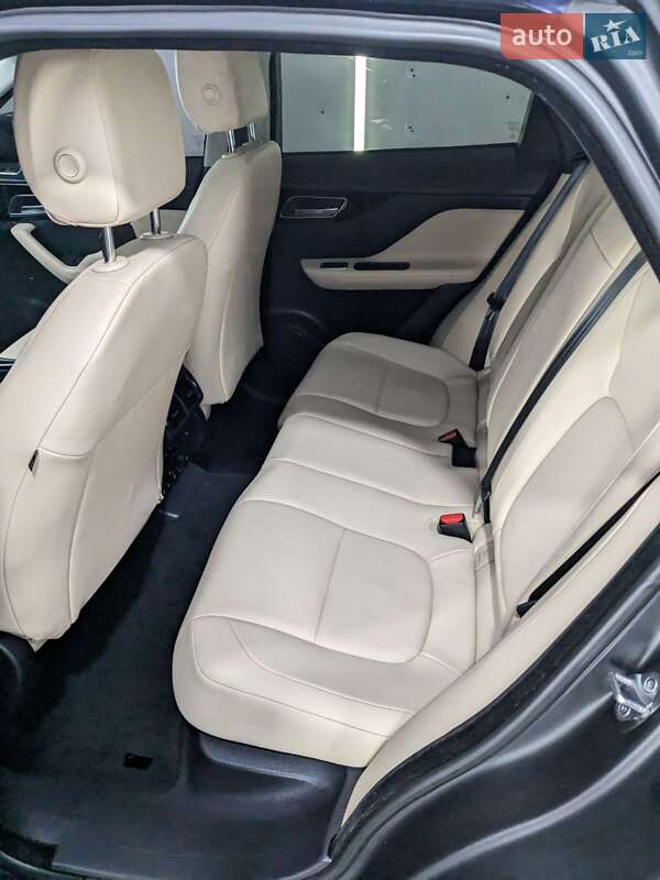 Позашляховик / Кросовер Jaguar F-Pace 2017 в Рівному