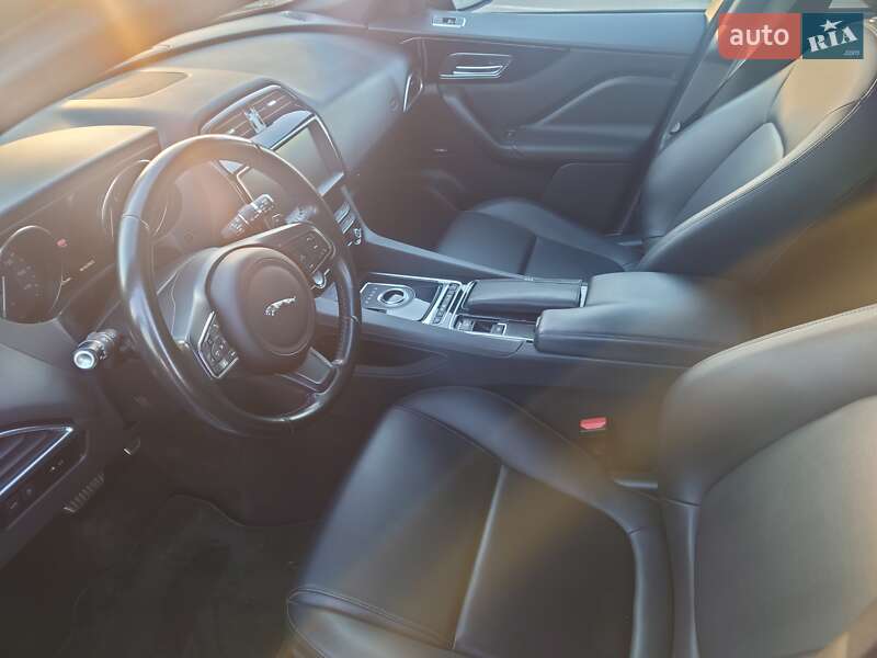 Внедорожник / Кроссовер Jaguar F-Pace 2019 в Киеве