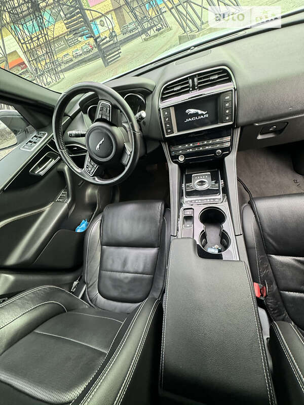Позашляховик / Кросовер Jaguar F-Pace 2016 в Харкові