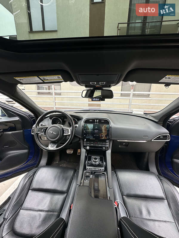 Внедорожник / Кроссовер Jaguar F-Pace 2017 в Киеве