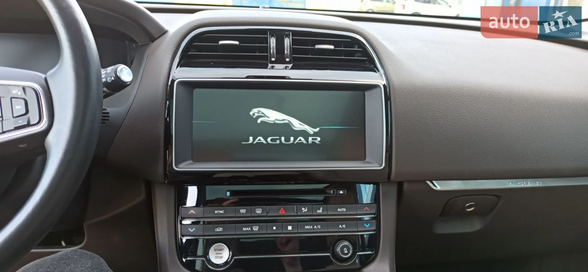 2016 Jaguar F-Pace - мініатюра 28
