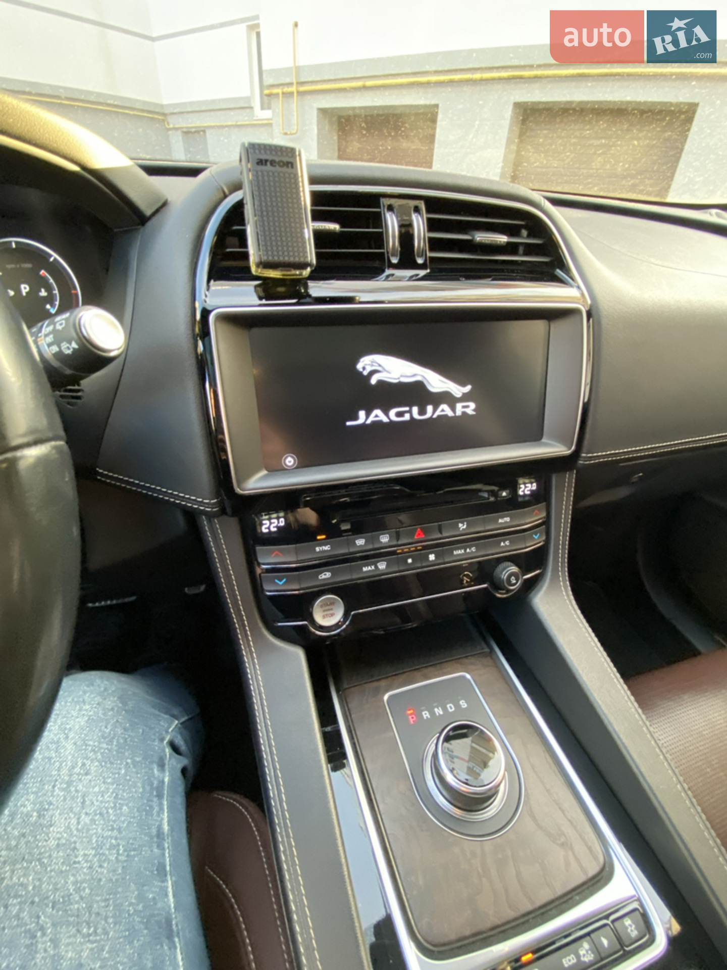 2017 Jaguar F-Pace - мініатюра 10