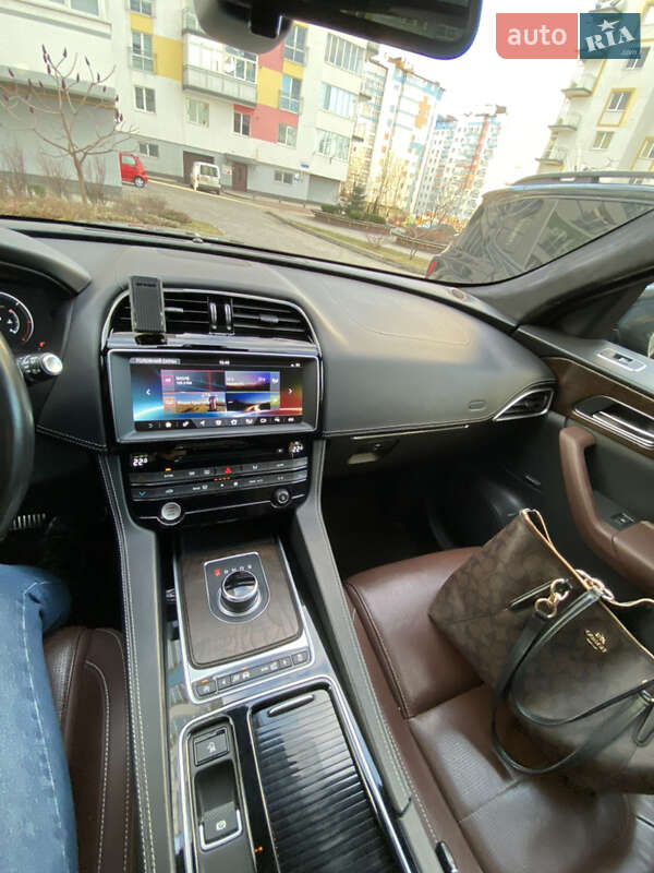 Внедорожник / Кроссовер Jaguar F-Pace 2017 в Ивано-Франковске