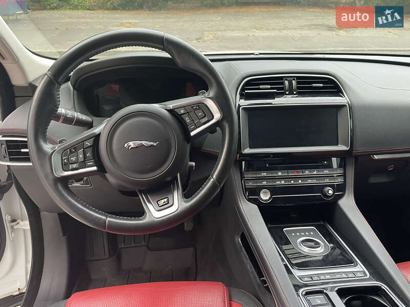Внедорожник / Кроссовер Jaguar F-Pace 2016 в Киеве