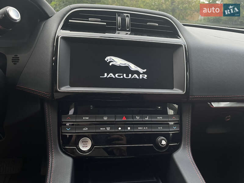 Внедорожник / Кроссовер Jaguar F-Pace 2016 в Киеве